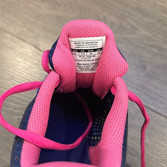 NWOT - Under Armour Women’s size 8 Sneakers - Picture 5 of 5